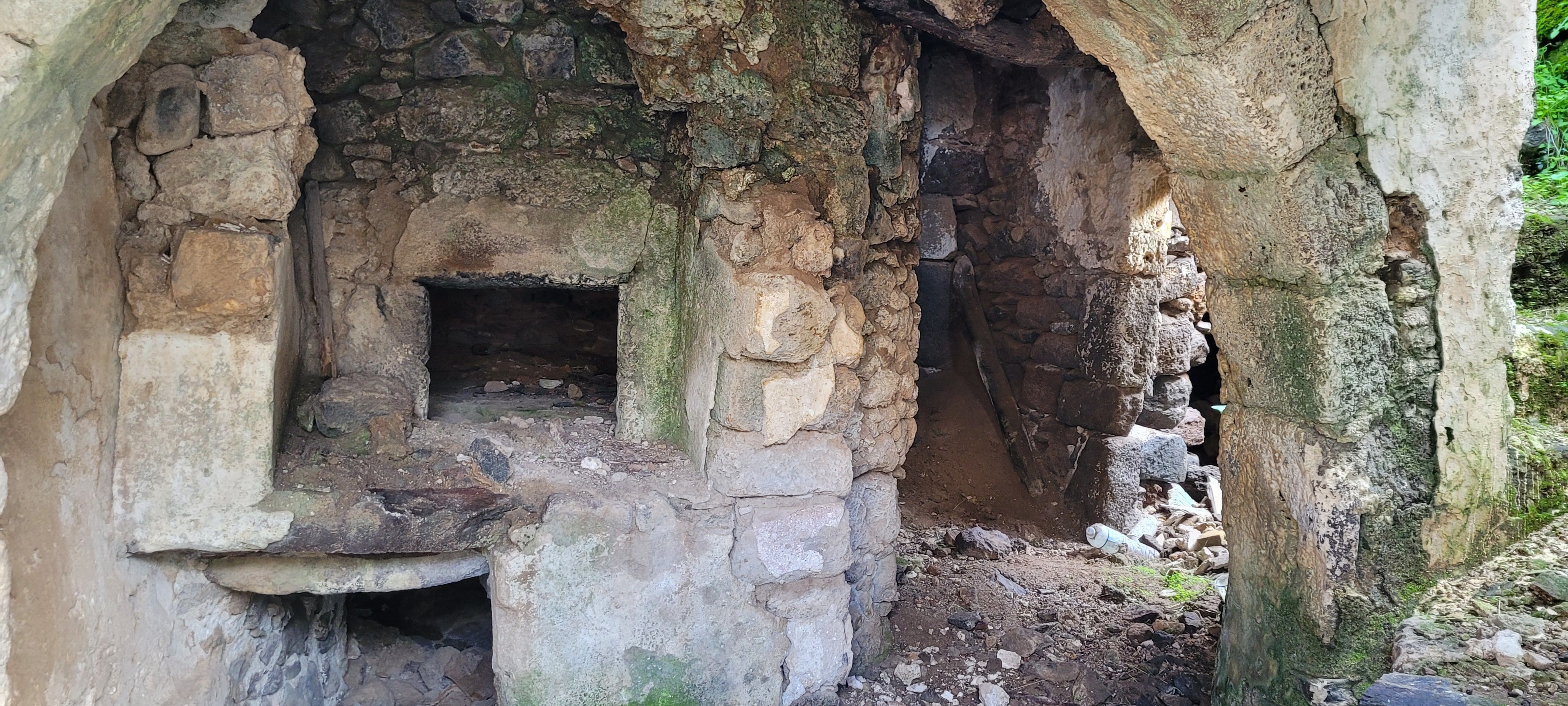 Ruiny w wiosce Emporios, Nisyros.