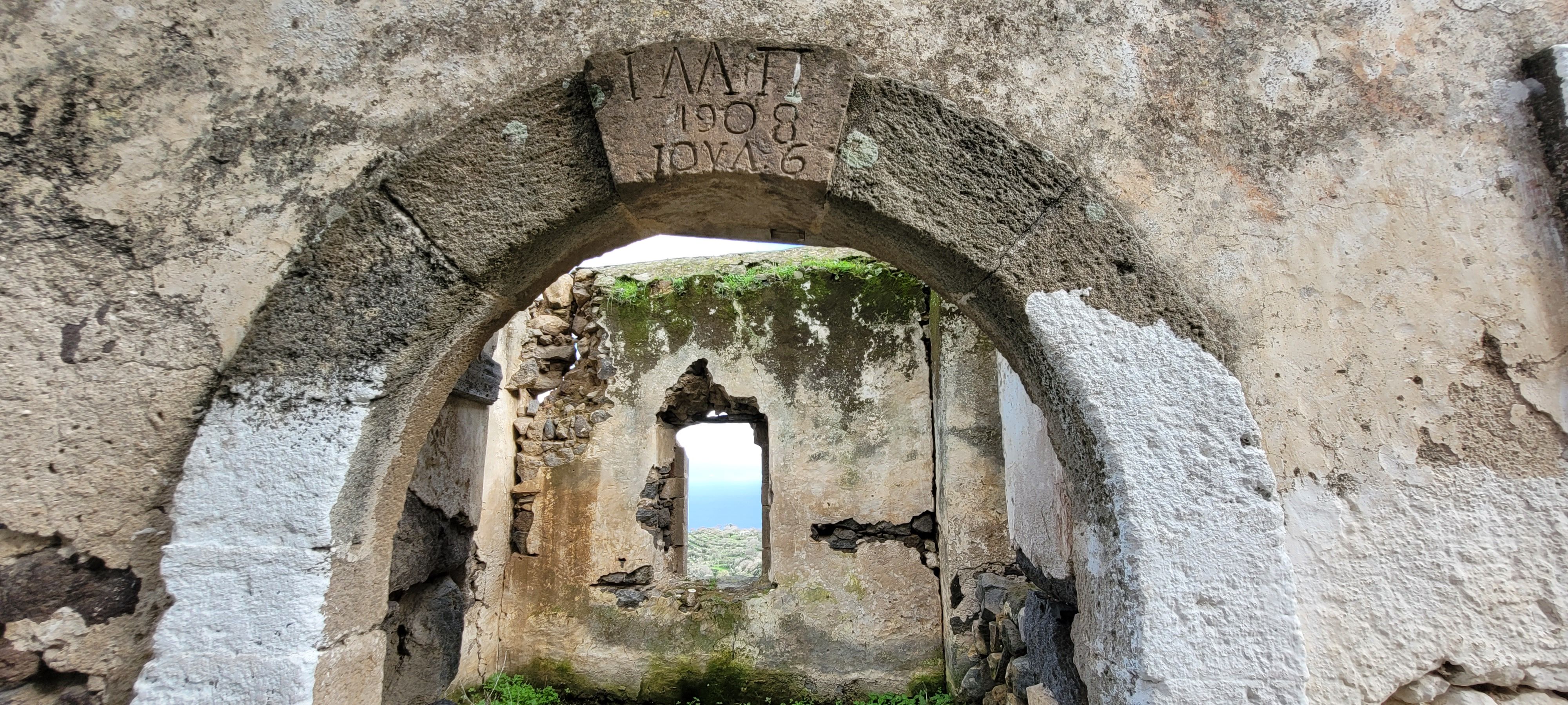 Ruiny w wiosce Emporios, Nisyros.