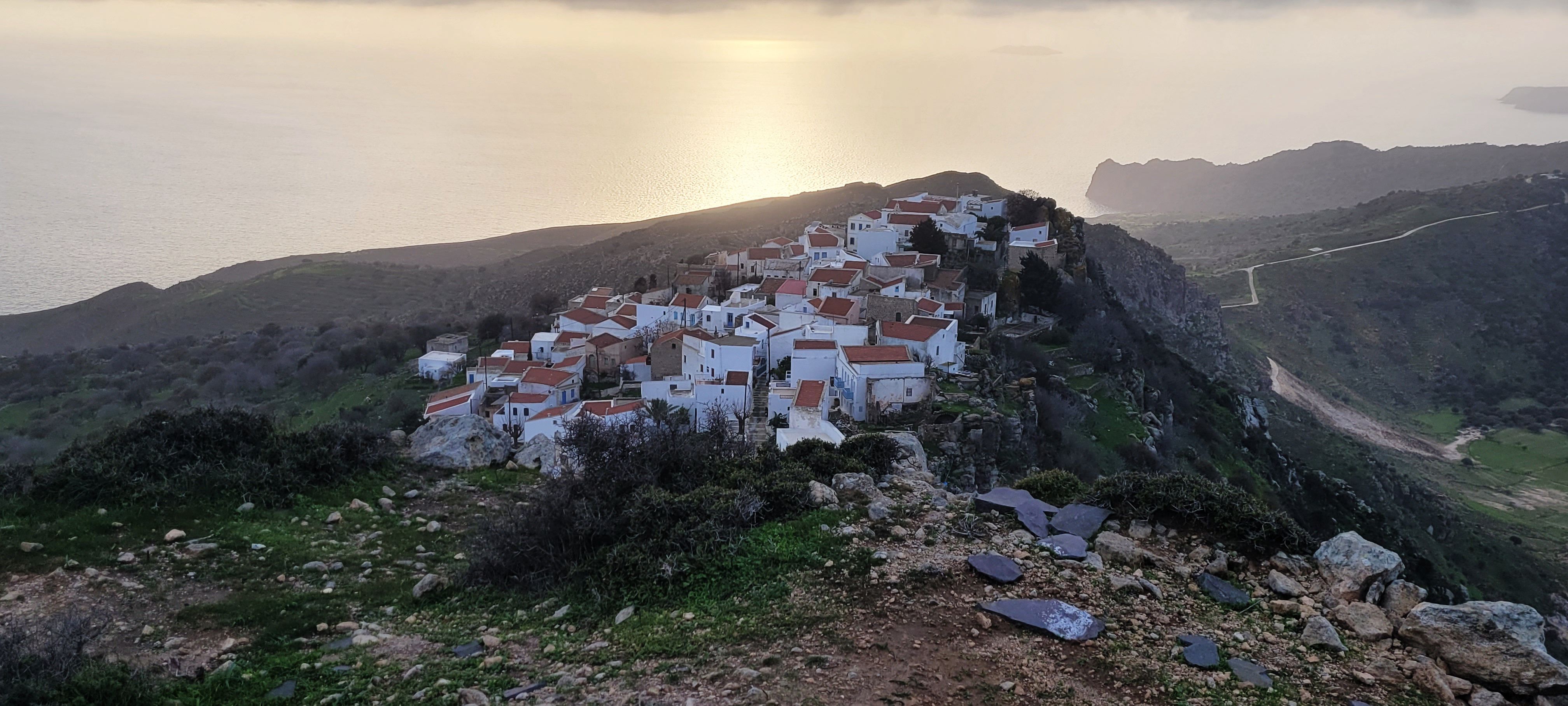Widok na wioskę Nikia na Nisyros.