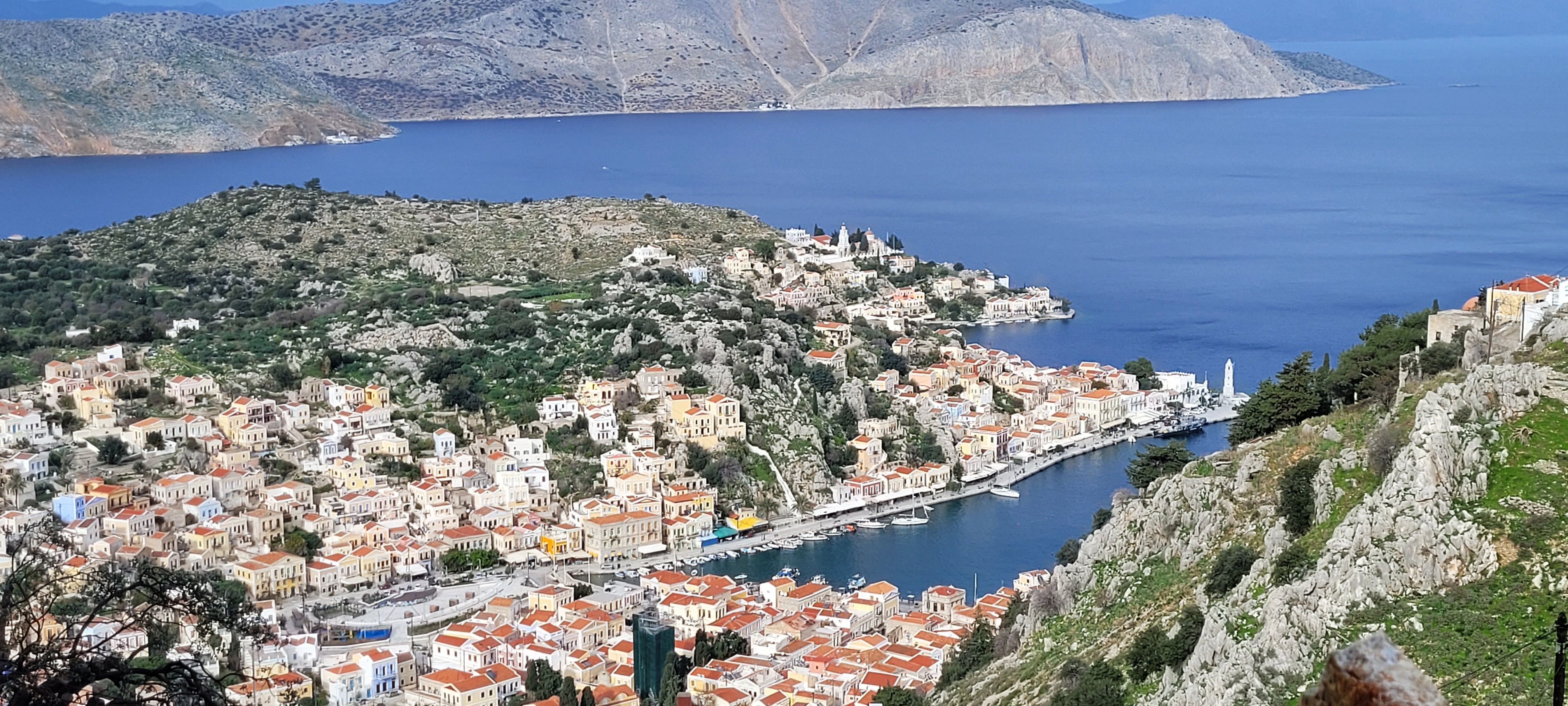 Widok na port Symi.