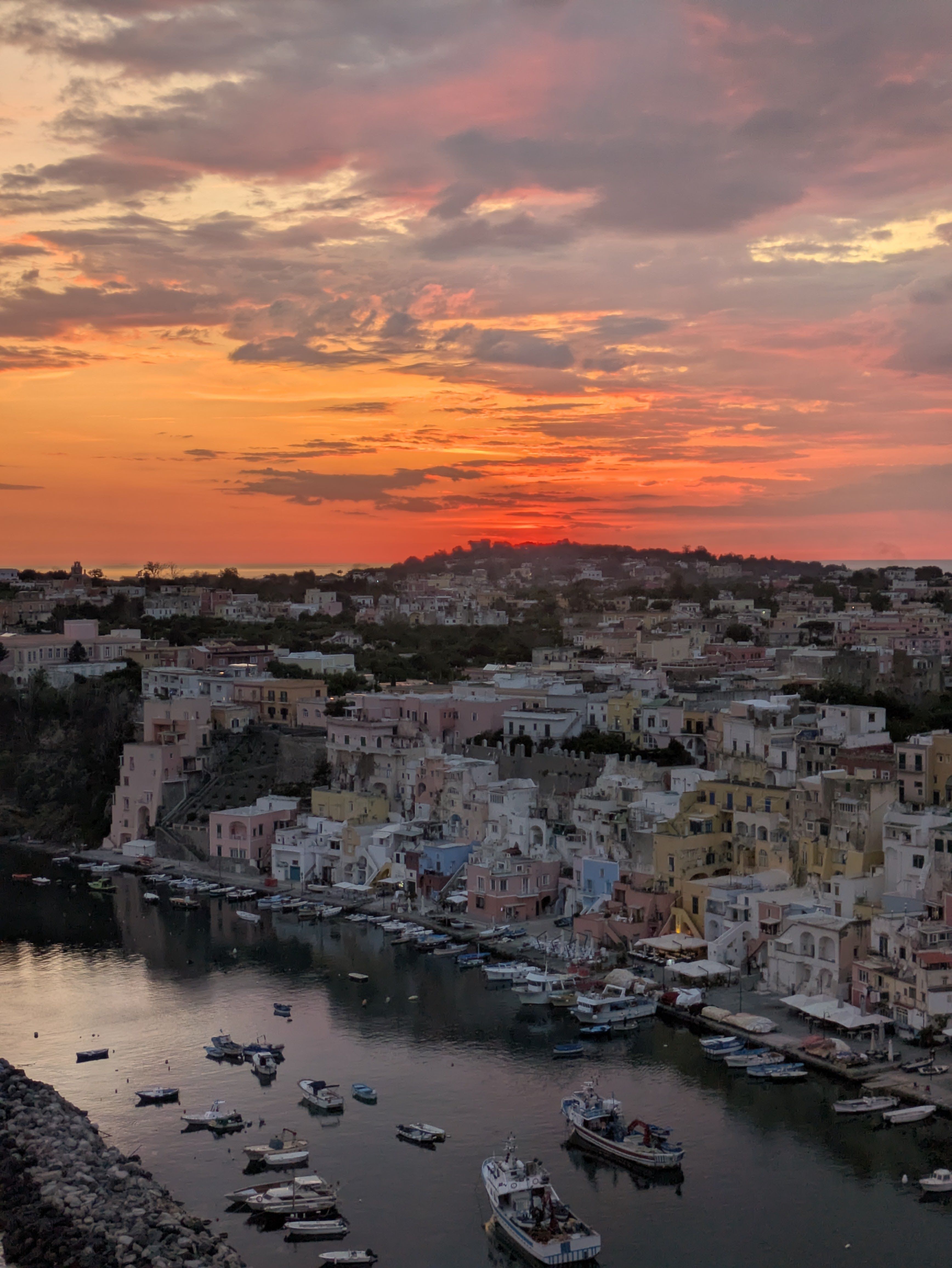 Procida tuż po zachodzie słońca
