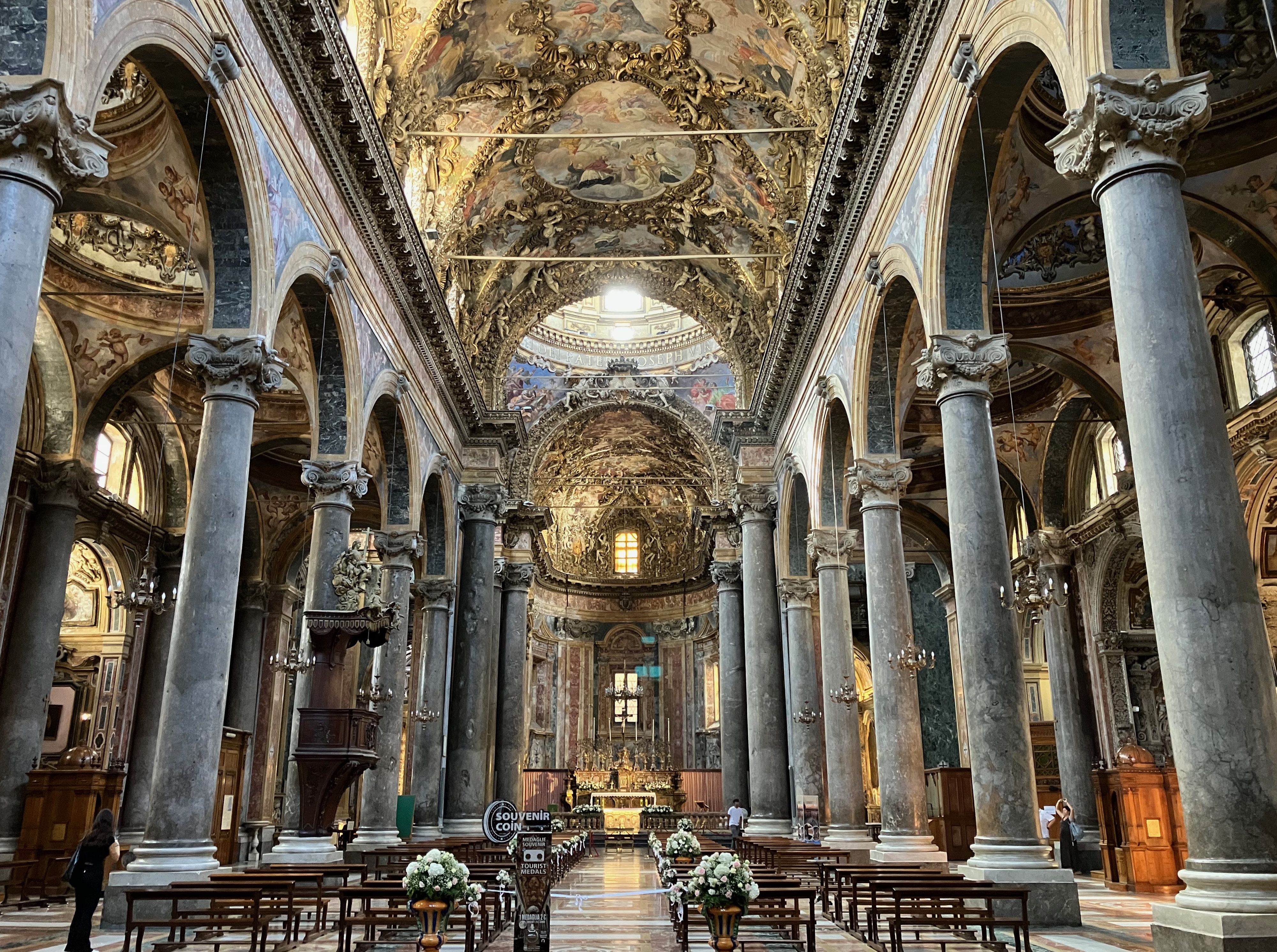 San Giuseppe dei Teatini, kościół trójnawowy