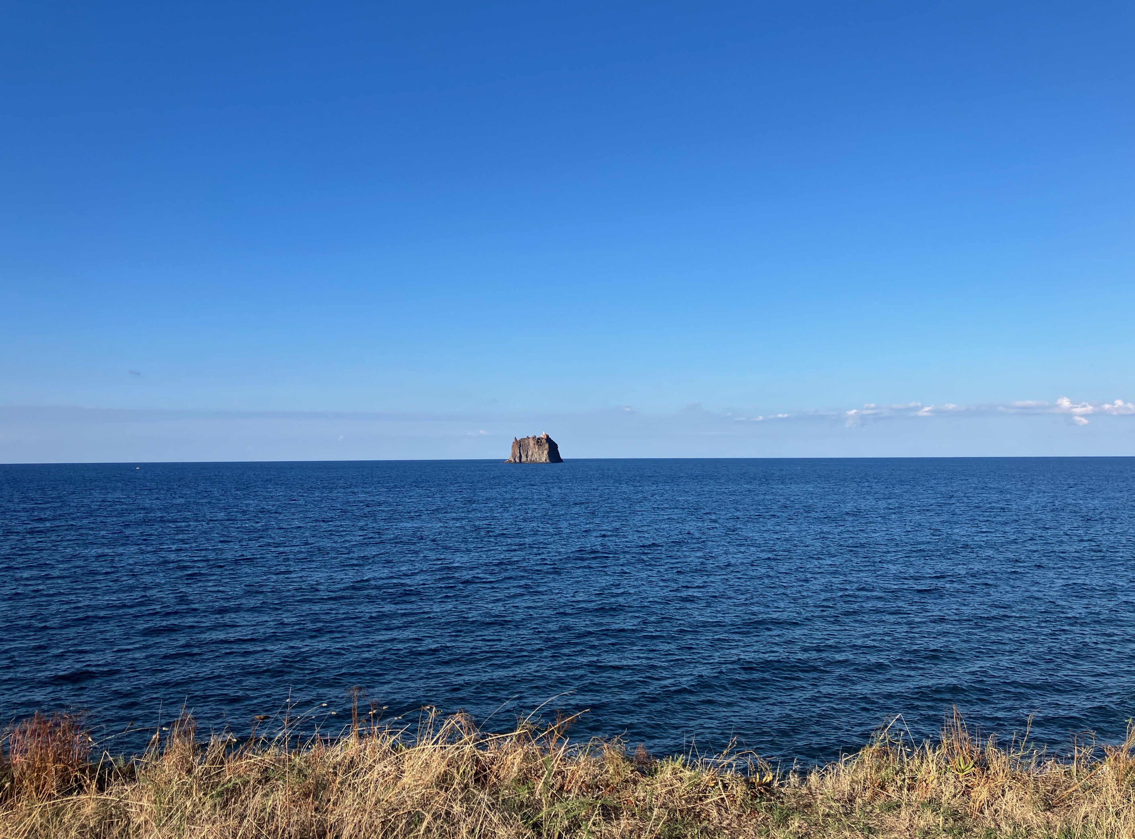 Wyspa z latarnią na południowy wschód od Stromboli