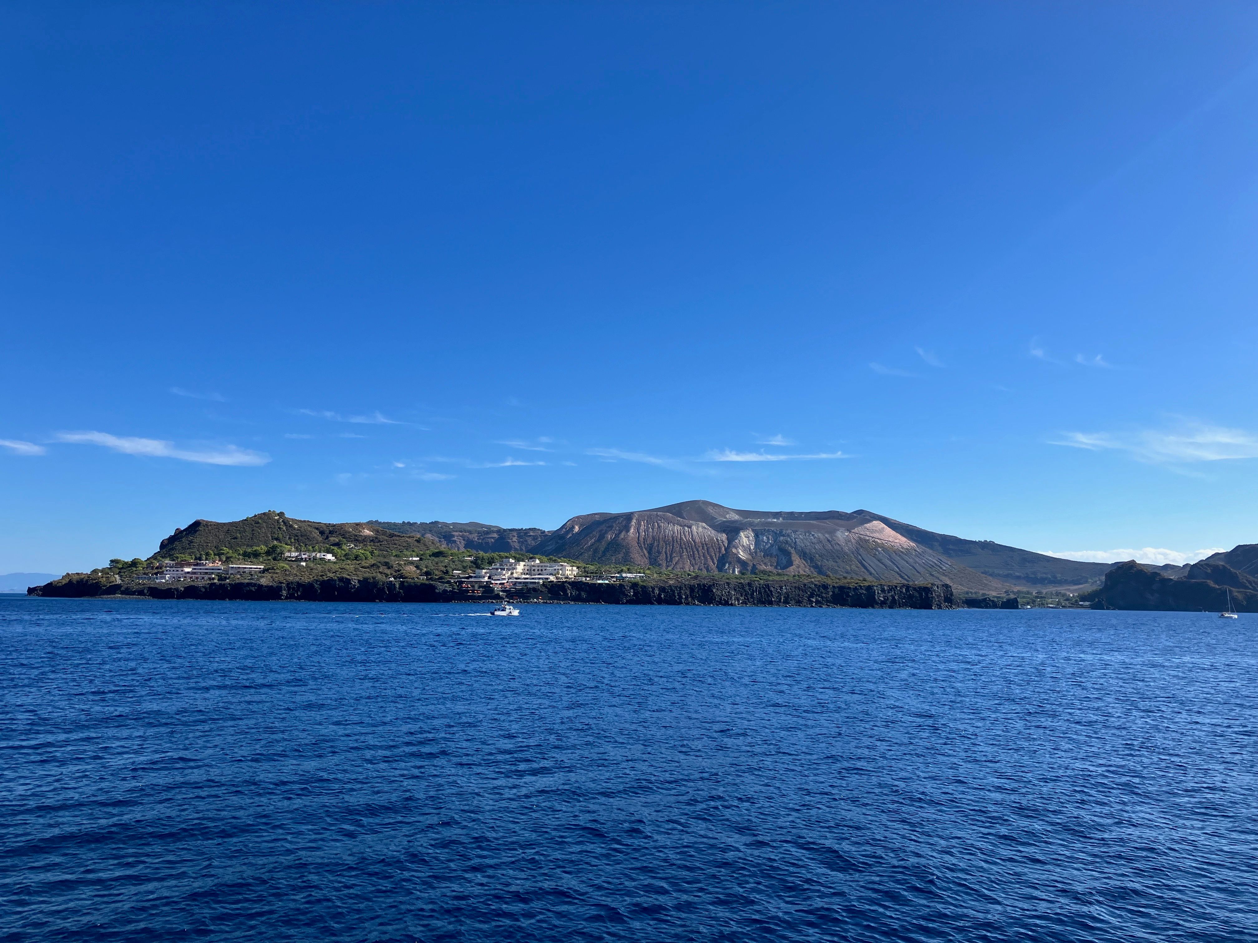 Vulcano widziane z Lipari