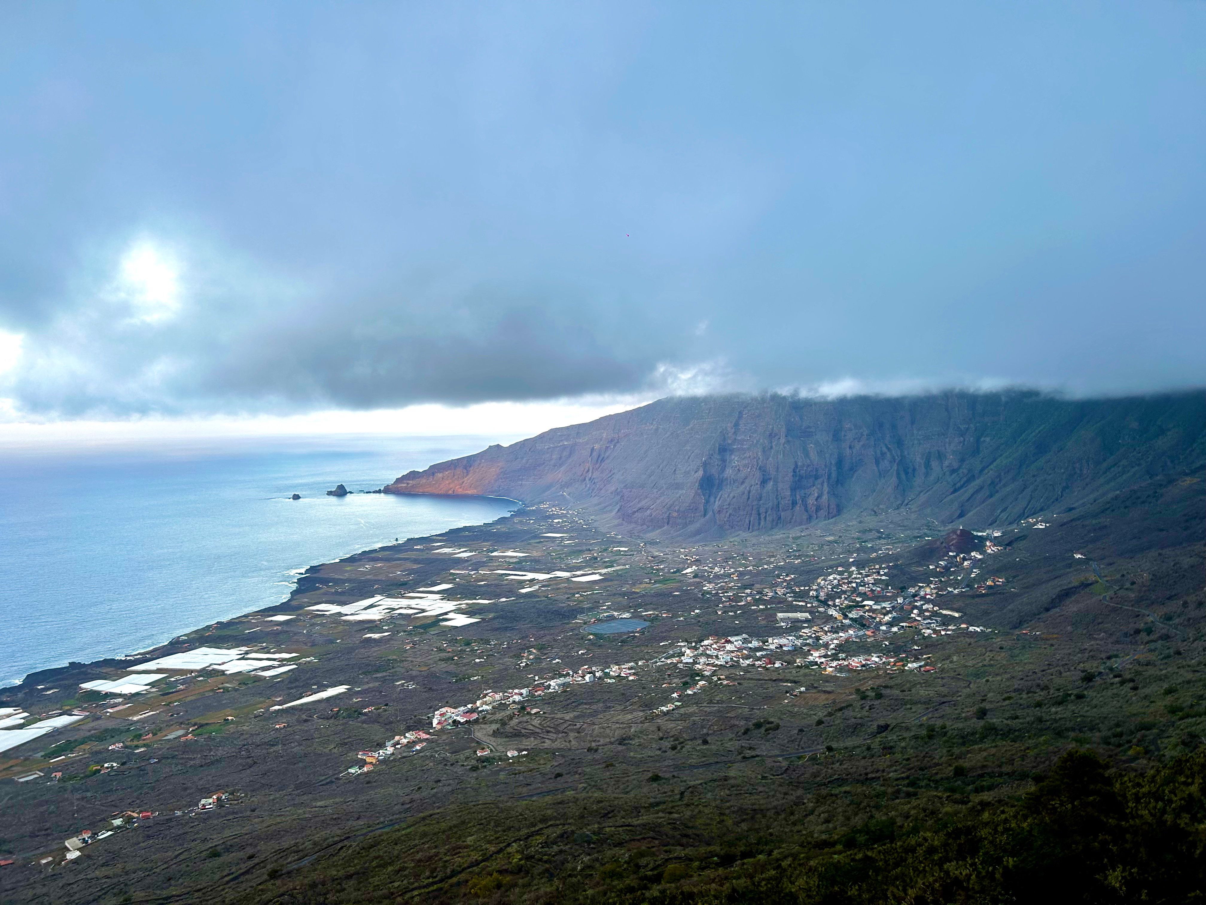 Widok El Hierro z perspektywy drogi HI-1
